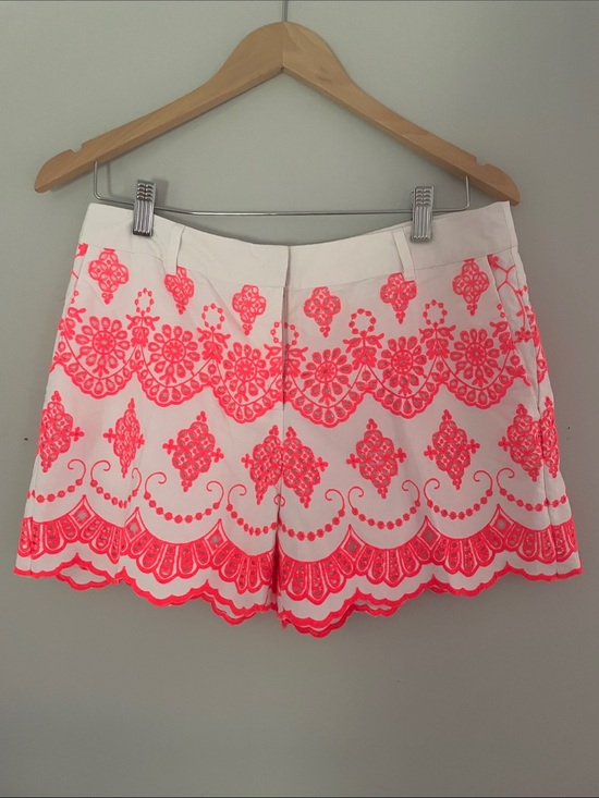 Boden Pants - Boden White Shorts with Neon Pink Embroidery size: 6